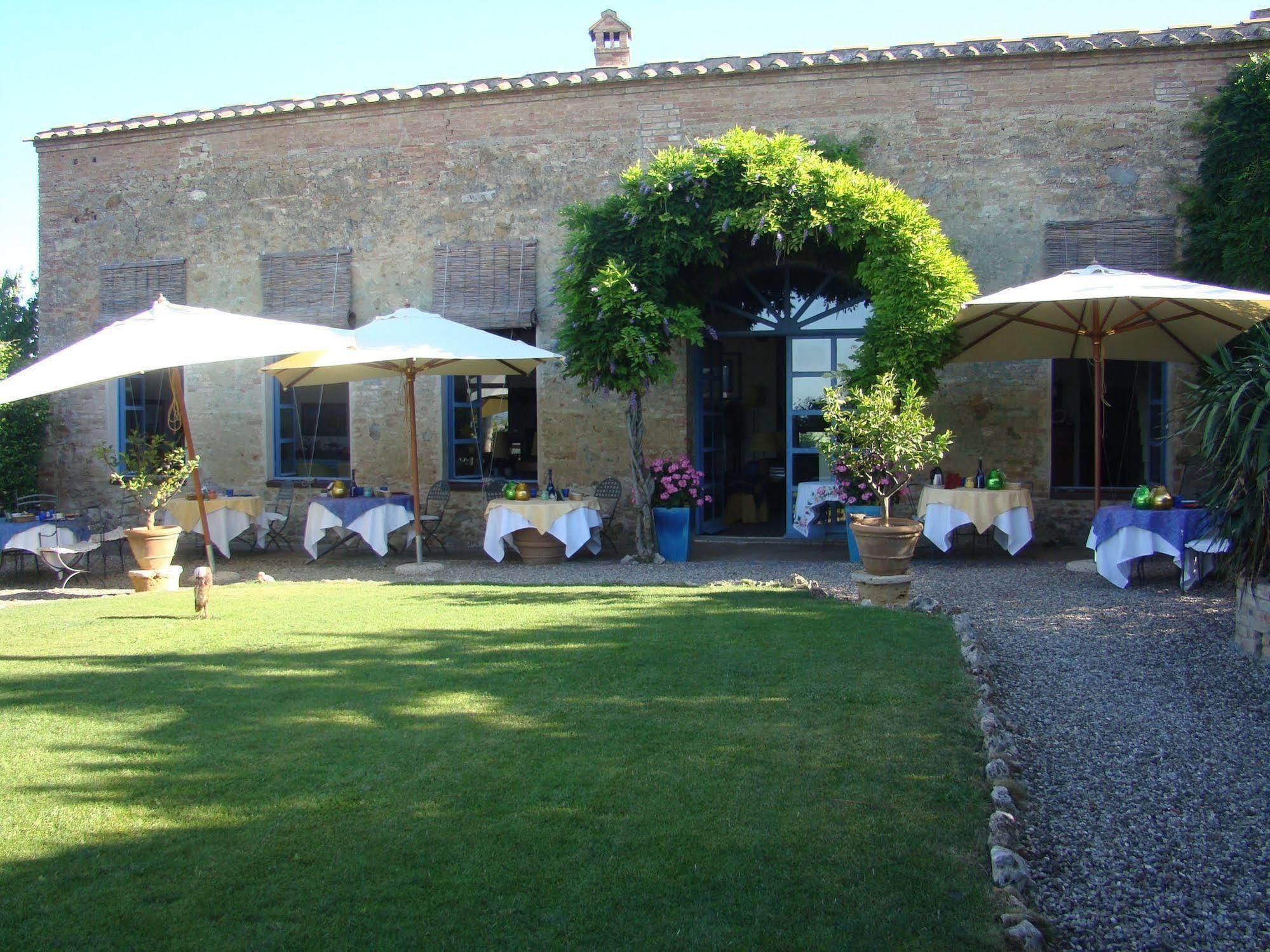 Frances' Lodge Relais Siena Exterior photo